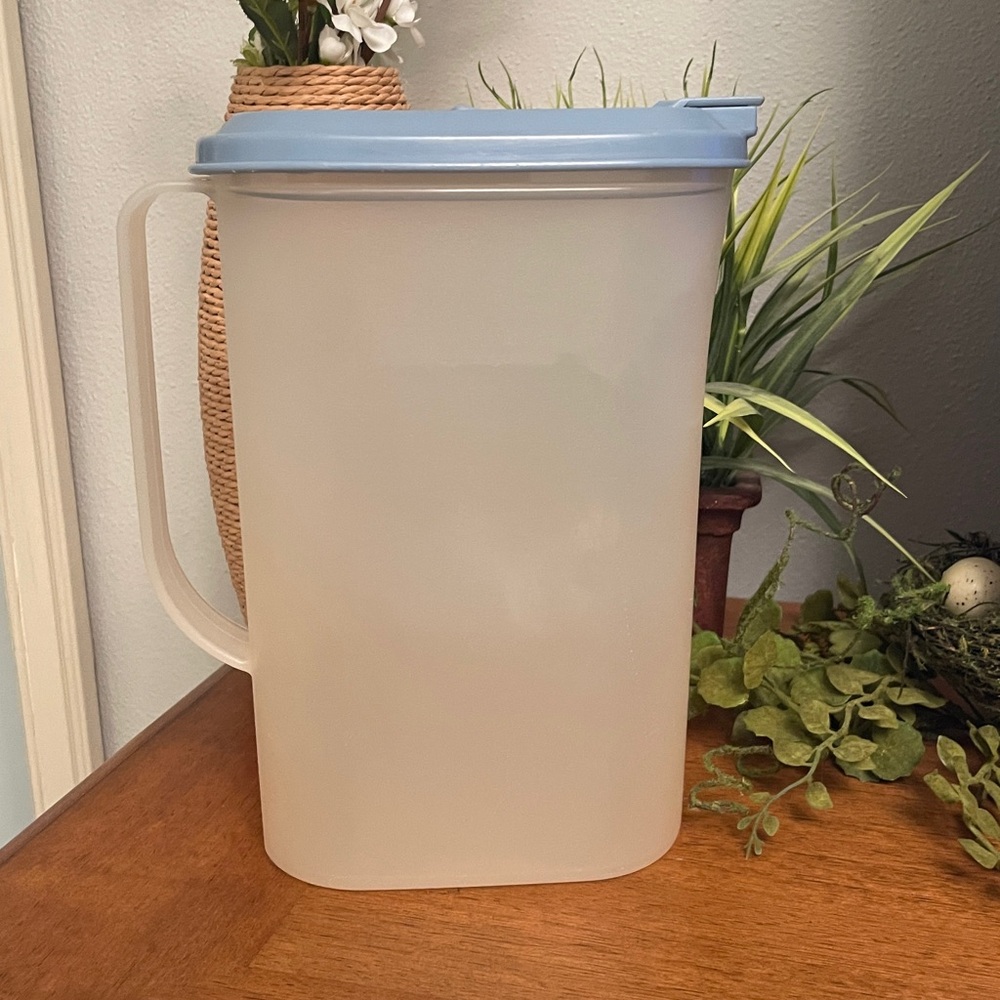Tupperware Slim Line 2 Quart Pitcher with Blue Flip Lid